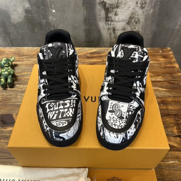 Louis Vuitton Trainer Sneakers - LS15