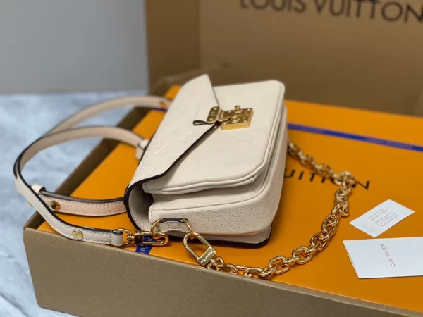 Louis Vuitton Pochette Métis East West - LC13