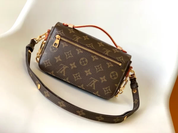 Louis Vuitton Pochette Métis East West - LC16