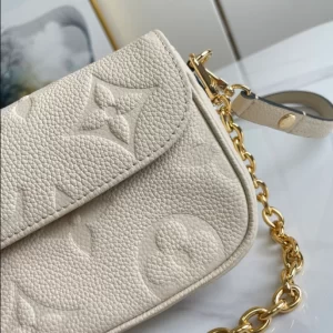 Louis Vuitton Wallet On Chain Ivy - LC08