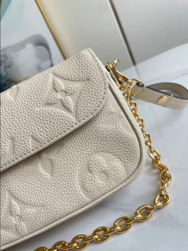 Louis Vuitton Wallet On Chain Ivy - LC08