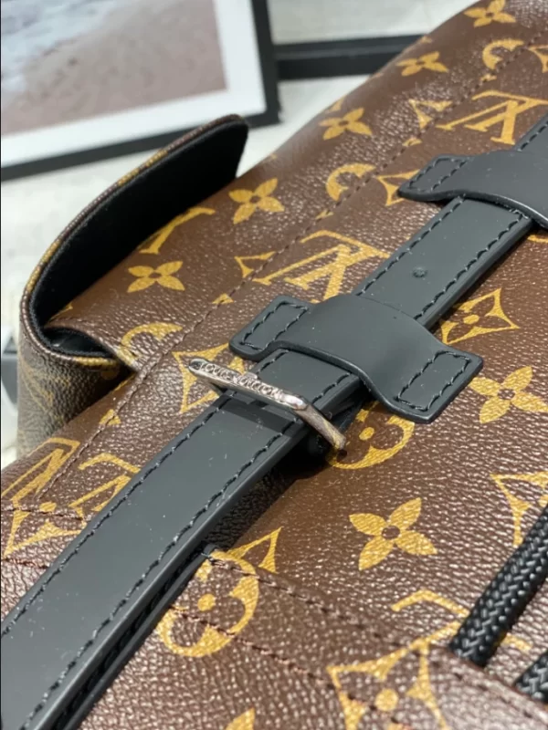 Louis Vuitton Christopher MM Backpack - LP10