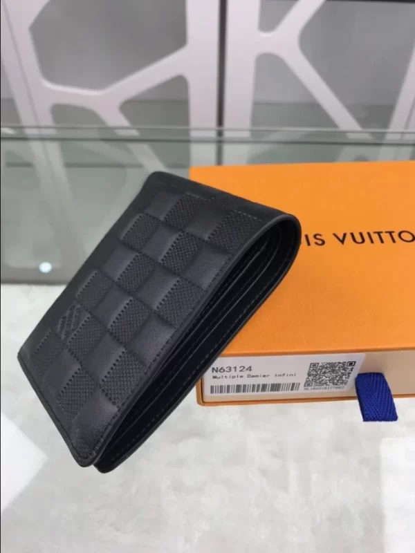 Louis Vuitton Multiple Wallet Damier Infini Leather - LW10