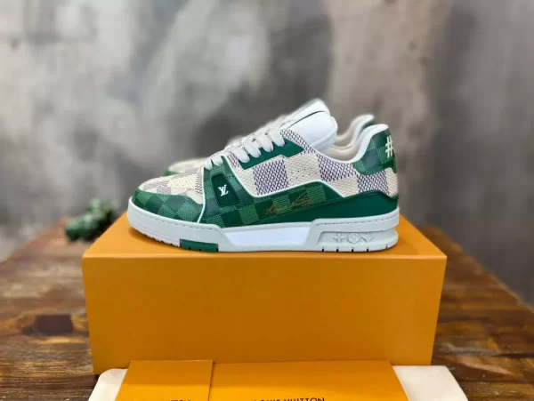 Louis Vuitton Trainer Sneaker in Green