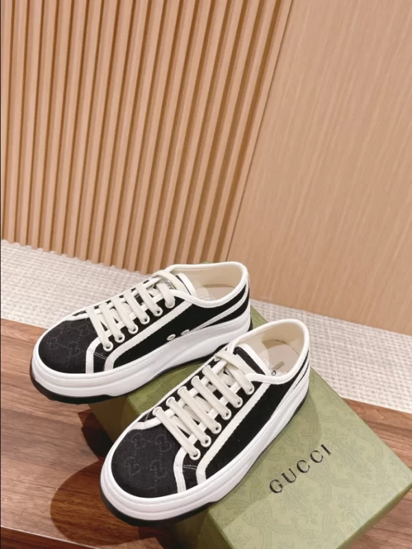 Gucci Men's Sneaker - CS37