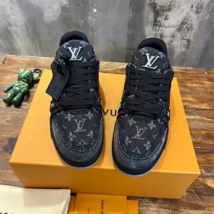 Louis Vuitton Trainer Sneaker In Black - LS81