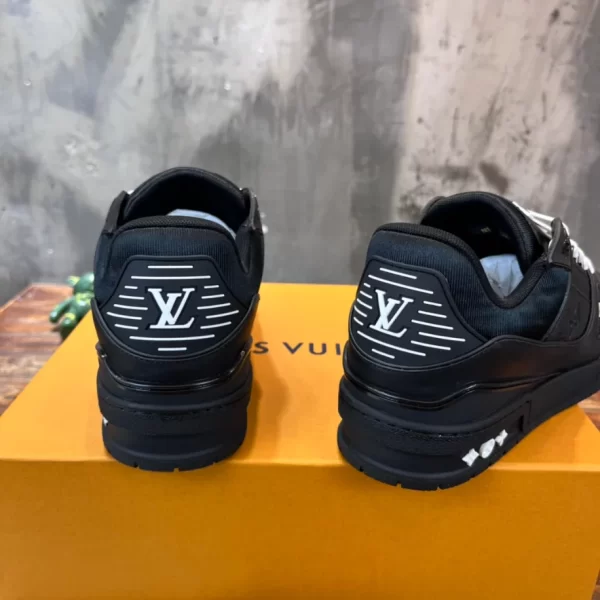 Louis Vuitton Trainer Sneakers - LS87