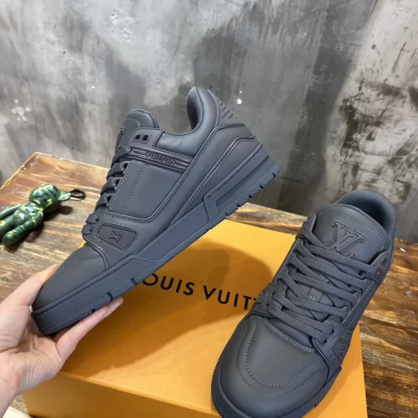 Louis Vuitton Trainer Sneakers - LS88