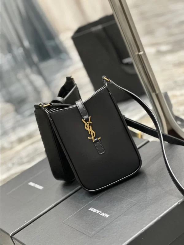 Saint Laurent LE 5 À 7 Vertical in Smooth Leather Bag - YSL10