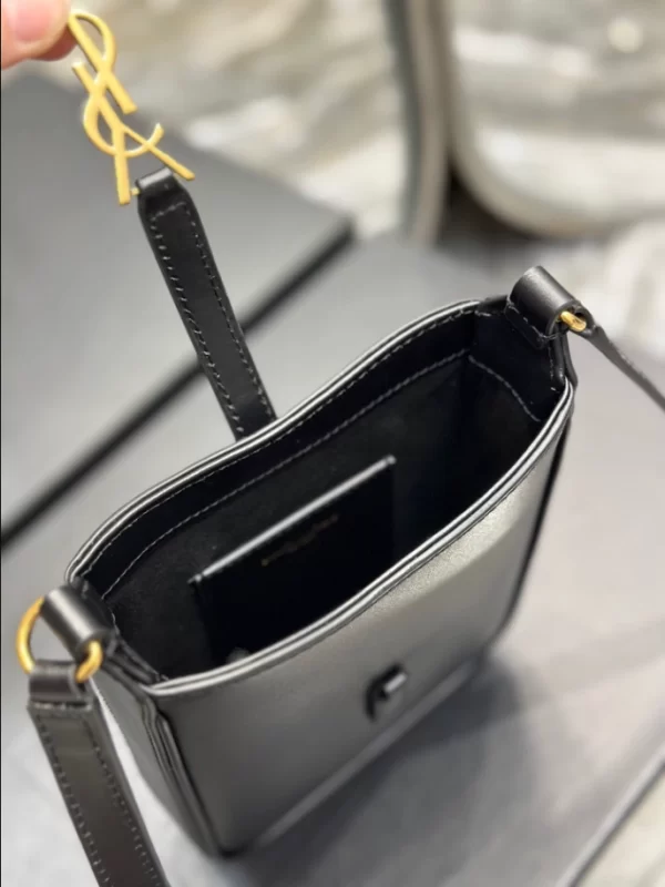 Saint Laurent LE 5 À 7 Vertical in Smooth Leather Bag - YSL10