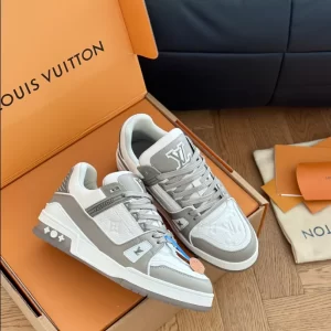 Louis Vuitton Trainer Sneakers - LS97