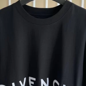 Givenchy 4G Oversized T-shirt in Cotton - CT08