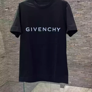 Givenchy Archetype Oversized T-shirt in Cotton - CT09