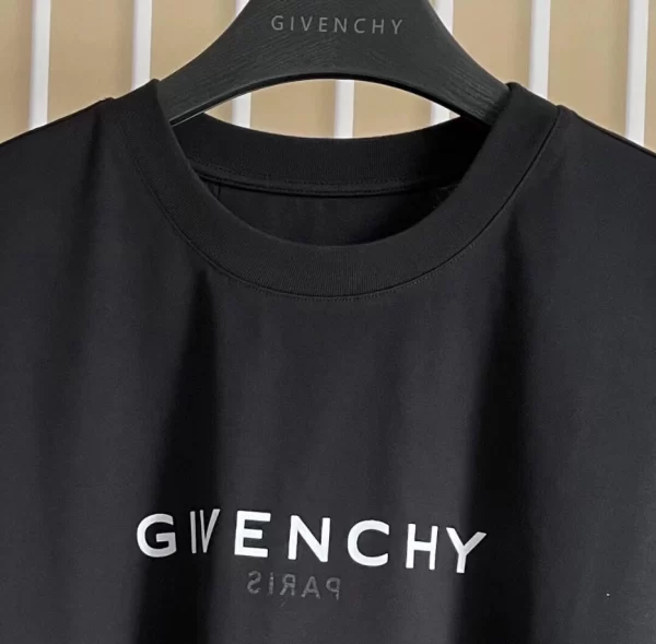 Givenchy Reverse Oversized T-shirt in Cotton - CT07