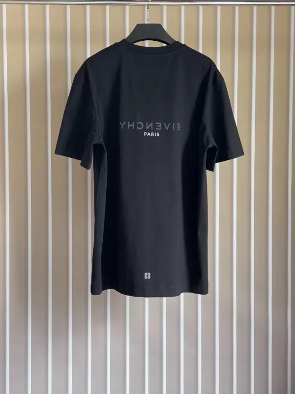 Givenchy Reverse Oversized T-shirt in Cotton - CT07