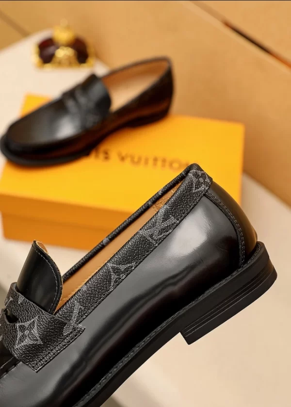 Louis Vuitton Loafer - LL30