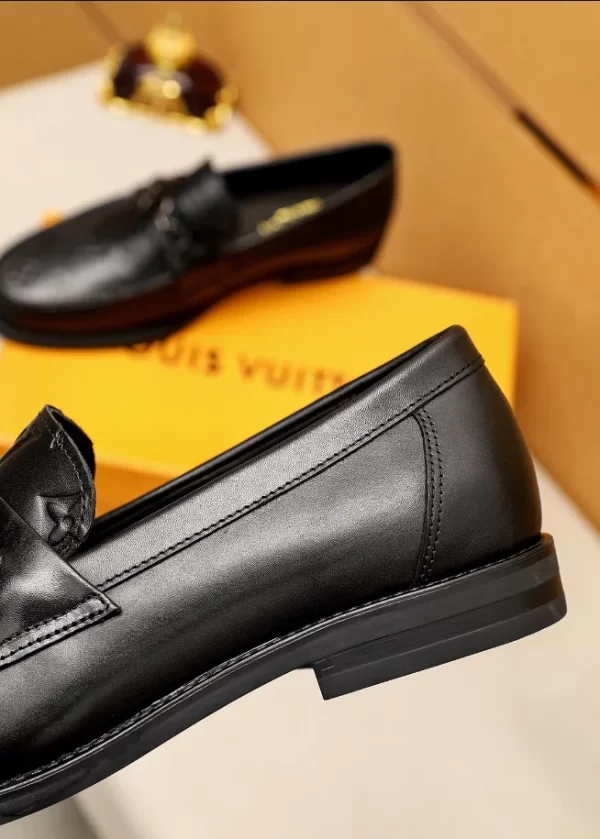 Louis Vuitton Major Loafer - LL09