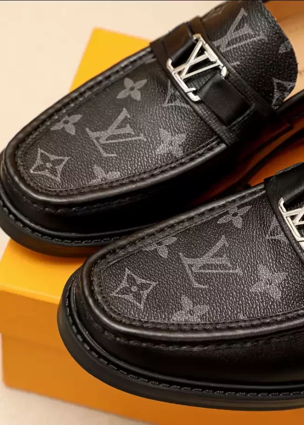 Louis Vuitton Major Loafer - LL26