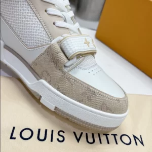 Louis Vuitton Trainer Sneaker - LS105