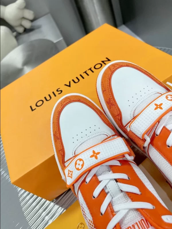 Louis Vuitton Trainer Sneaker - LS106