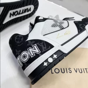 Louis Vuitton Trainer Sneaker - LS108