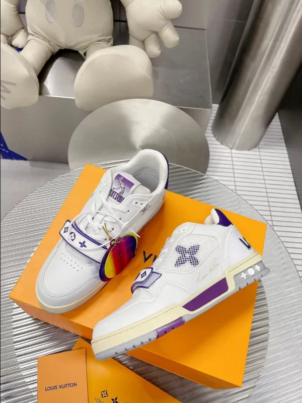 Louis Vuitton Trainer Sneaker - LS109