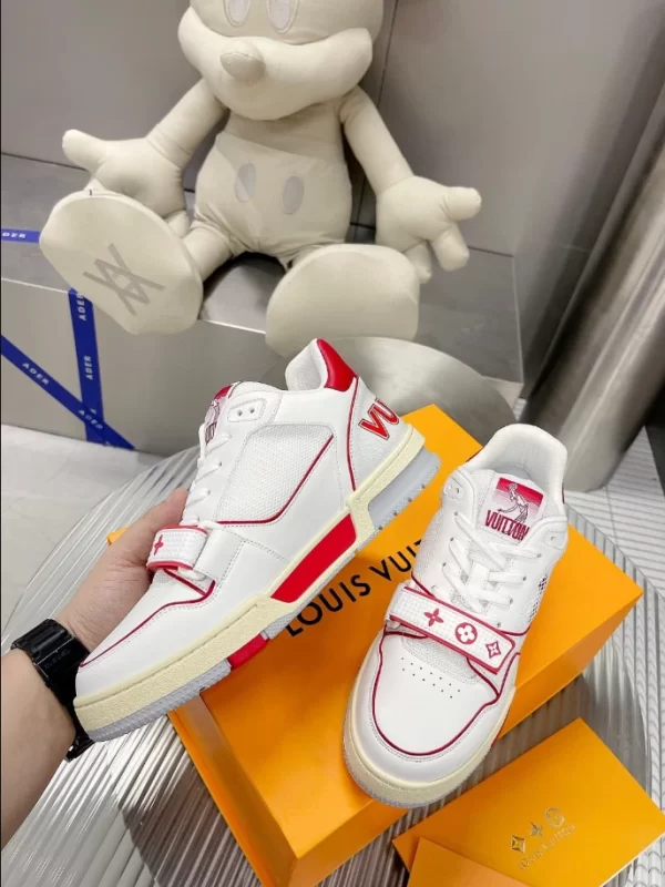 Louis Vuitton Trainer Sneaker - LS110