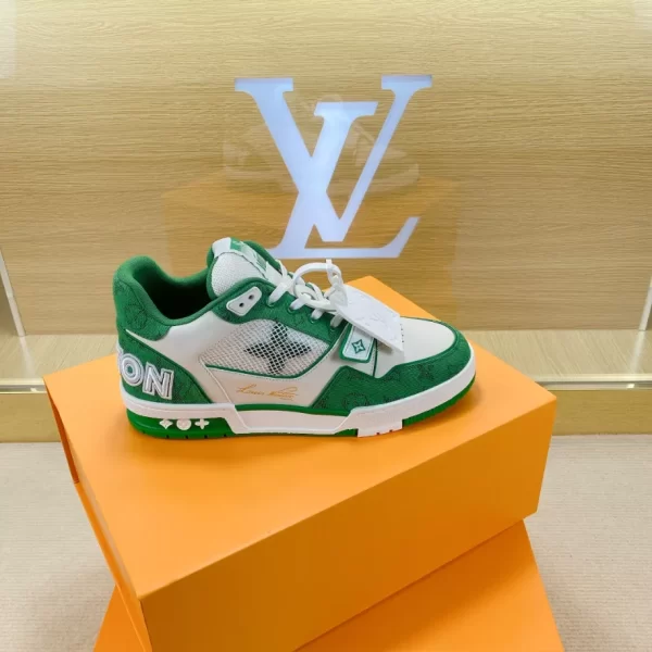 Louis Vuitton Trainer Sneaker - LS112