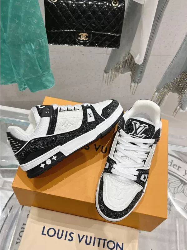 Louis Vuitton Trainer Sneaker - LS118