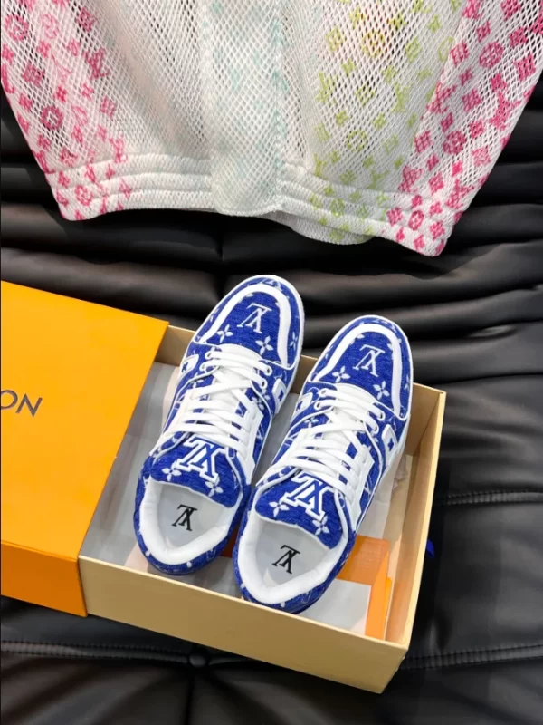 Louis Vuitton Trainer Sneaker in Blue - LS113