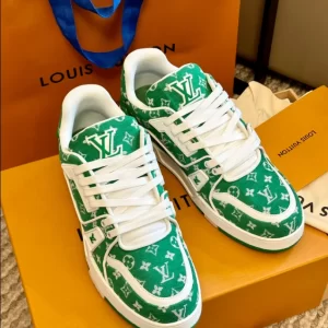 Louis Vuitton Trainer Sneaker in Green - LS116