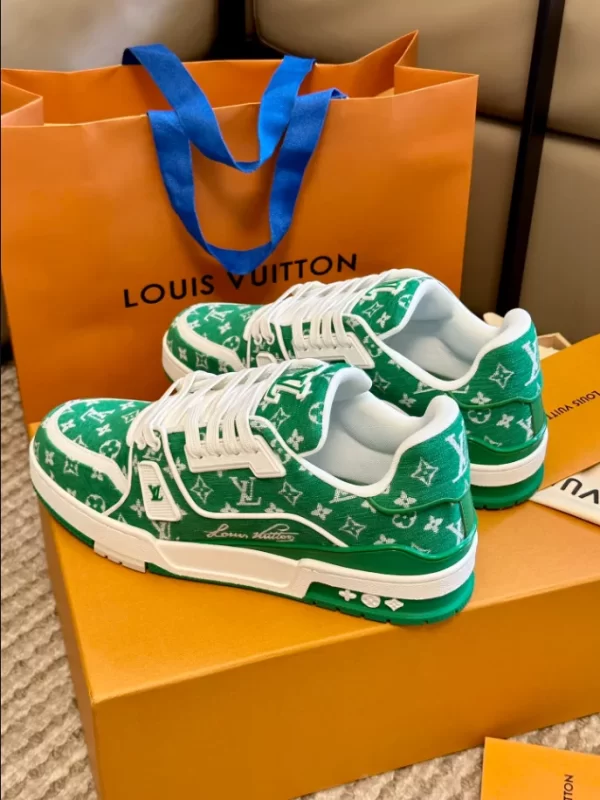 Louis Vuitton Trainer Sneaker in Green - LS116