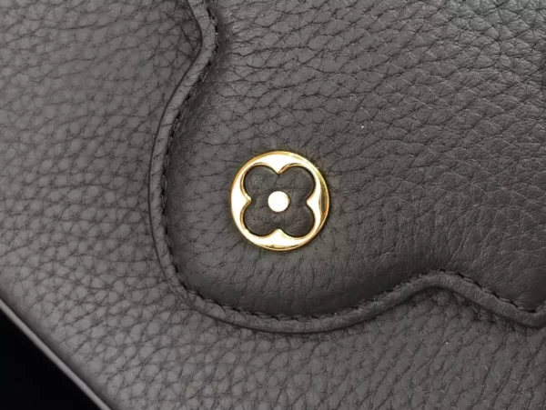 Louis Vuitton Capucines Mini Handbag - LH40