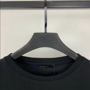 Louis Vuitton Embossed LV Cotton T-Shirt - LT46