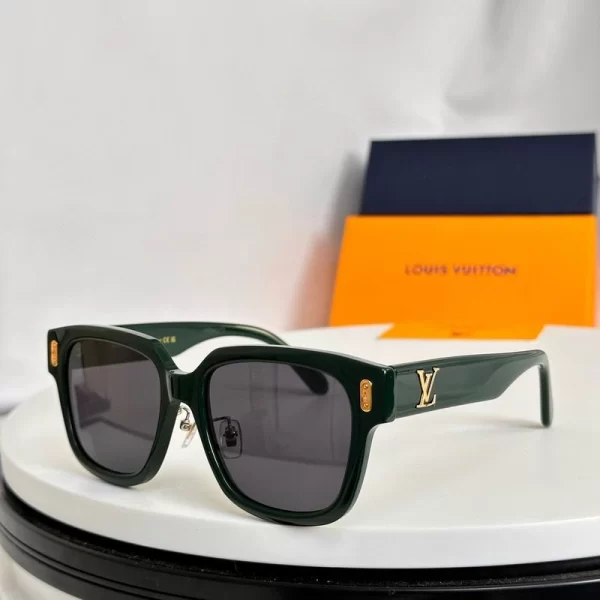 Louis Vuitton Confidence Square Sunglasses- S13