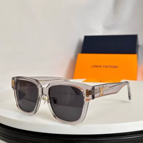 Louis Vuitton Confidence Square Sunglasses- S16