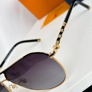 Louis Vuitton Sunglasses - S07