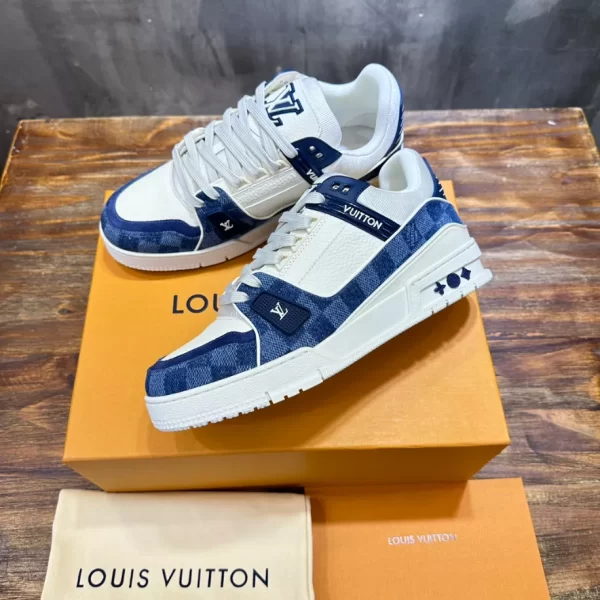 Louis Vuitton Trainer Sneaker - LS156