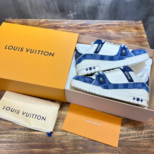 Louis Vuitton Trainer Sneaker - LS156