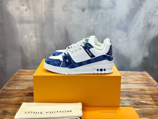 Louis Vuitton Trainer Sneaker - LS156