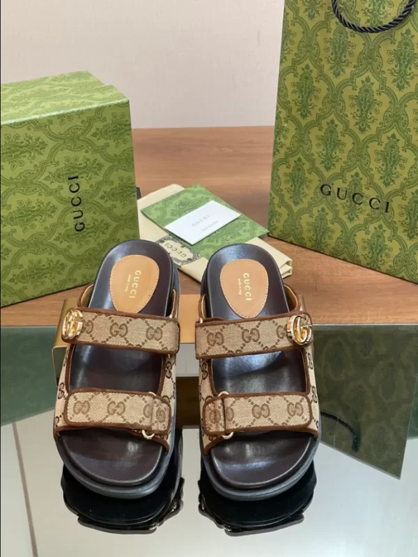 Gucci Sandal with Buckles - SG15