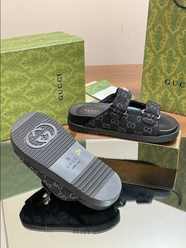 Gucci Sandal with Buckles - SG17