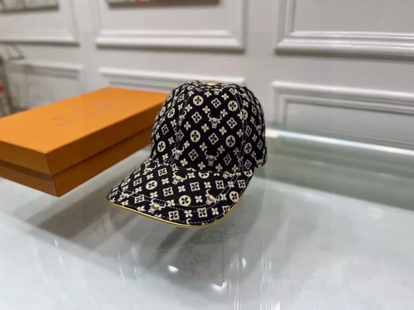 Louis Vuitton Cap - LCH40