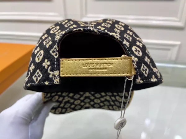 Louis Vuitton Cap - LCH40