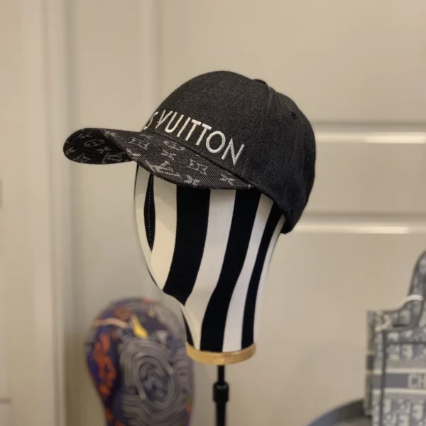 Louis Vuitton Cap - LCH41