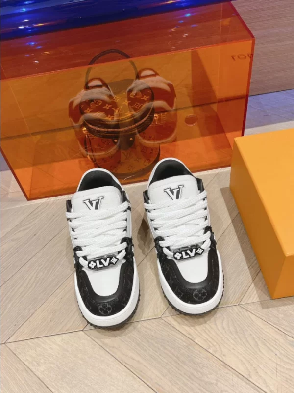 Louis Vuitton Trainer Maxi Sneaker - LS164