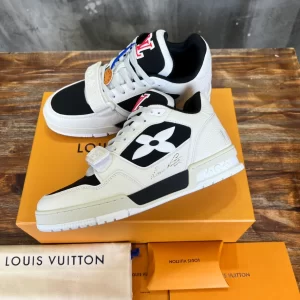 Louis Vuitton Trainer Sneaker - LS190