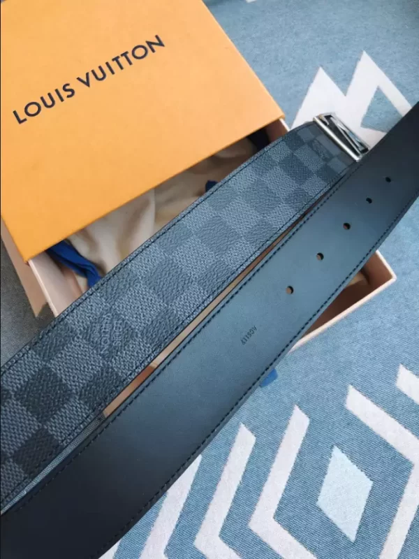 Louis Vuitton Belt - LB19