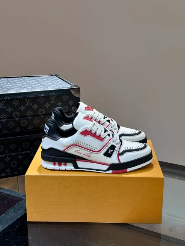 Louis Vuitton Trainer Sneaker - LS199