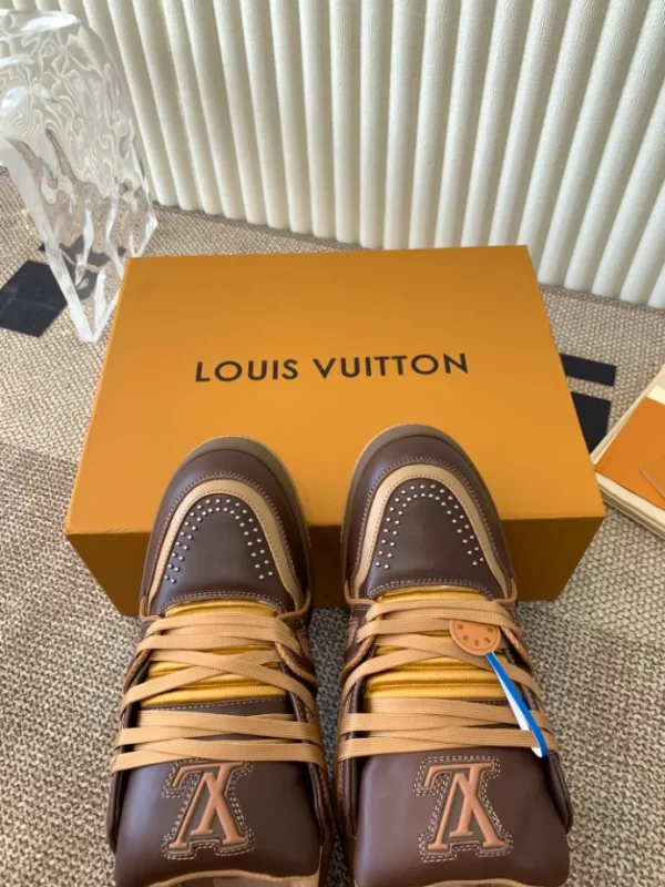 Louis Vuitton Trainer Sneaker - LS201